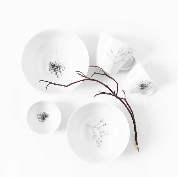 Porcelain medium bowl with early blossom detail | Lipa store