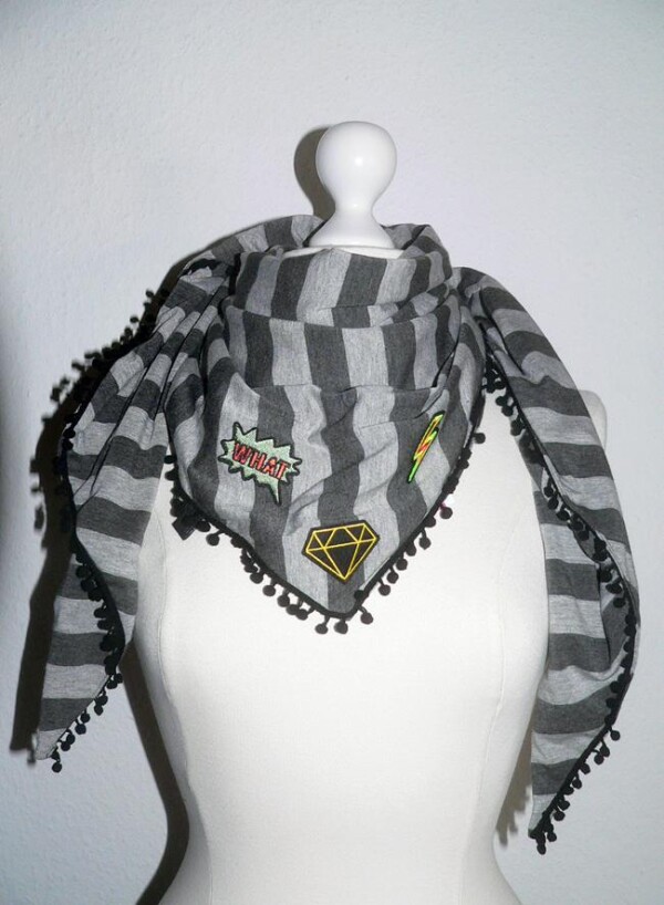 Cozy triangle scarf | Eva Brachten Modedesign