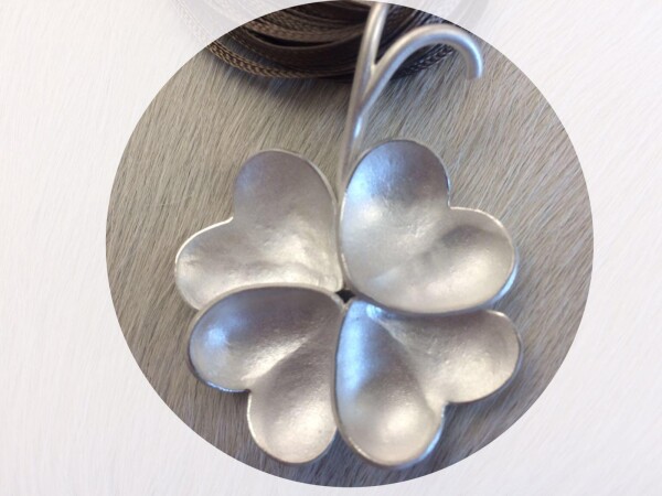 Clover leaf pendant heart shaped | Goldschmiede Buhlheller