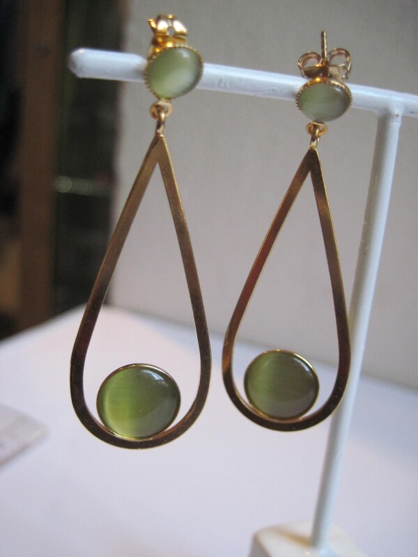 gold plated loop earrings with cateye | mancherlei