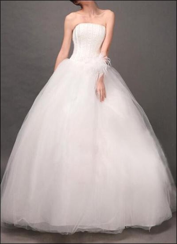 Princess wedding dress made of tulle with floral arrangement  | Lafanta | Braut- und Abendmode
