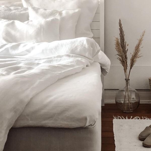 Linn white linen bed sheet - Lundkvist | Lundkvist Home & Living