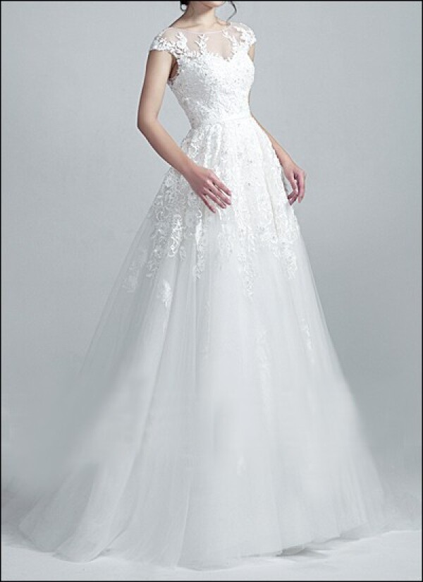 Duchesse wedding gown with lace sleeves | Lafanta | Braut- und Abendmode