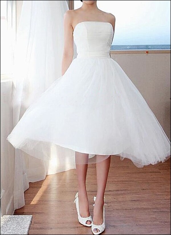 Simple tulle wedding dress for the Office tea | Lafanta | Braut- und Abendmode