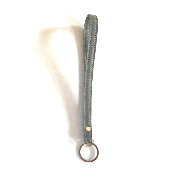 Schlüsselanhänger Schlaufe einfach upcycling Leder grau | iwee upcycling ledermanufaktur